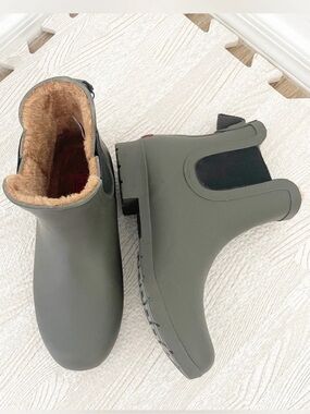 NWT Chooka Chelsea Waterproof Boots